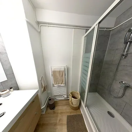 Scandichic Equipe Centre-gare-rives-clinique A Pied * Caen
